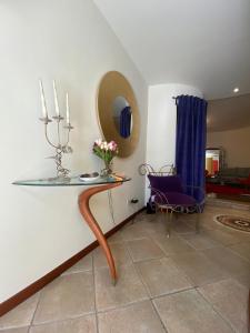 a dining room with a glass table and a mirror at Jolie maison in Montalbano Jonico