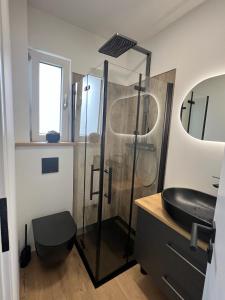 Ένα μπάνιο στο Ferienhaus Auszeit im Windecker Ländchen