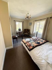 a bedroom with a bed and a living room at Elms Farm Cottages - White Swans in Icklesham +9 photos
