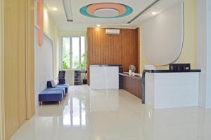 a hospital lobby with a waiting room with a mirror at Collection O Balikpapan Near Balikpapan Super Block Formerly City Inn Hotel in Balikpapan