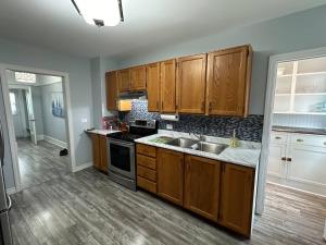 Ảnh trong thư viện ảnh của Historic 1942 Boathouse HarborViews DT St John's ở St. John's +17 ảnh