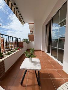 a balcony with a table and a view at Apto moderno y familiar junto al mar in Torrox