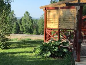 Vrt pred nastanitvijo Per-Sims