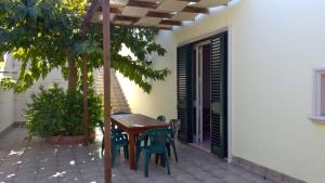 a table and chairs on the patio of a house at Appartamenti Torre Suda by Salento Affitti in Torre Suda