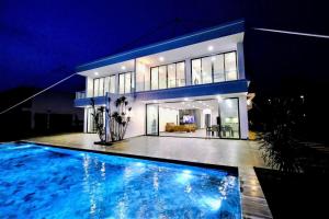 Bazén v ubytování Du Lịch Lâm Hà - Hồ Gia Trang Villas nebo v jeho okolí