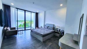 Postel nebo postele na pokoji v ubytování Du Lịch Lâm Hà - Hồ Gia Trang Villas