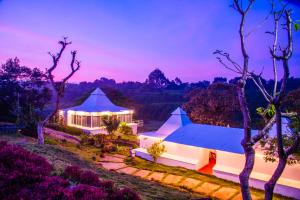 Zahrada ubytování Du Lịch Lâm Hà - Hồ Gia Trang Villas