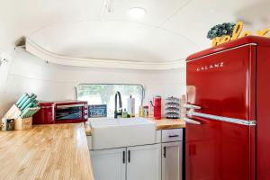 Galeriebild der Unterkunft Pet Friendly, Gorgeous Tiny House with Modern Amenities and Shared Pool in Dripping Spring, Texas in Dripping Springs
