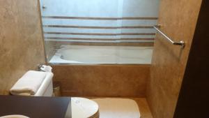 Koupelna v ubytování Misuitehotel La Carolina Quito