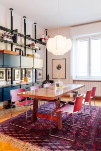 a dining room with a wooden table and chairs at Youhosty - Brera 17 in Milan