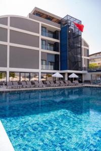 Bazén v ubytování Side Square Hotel nebo v jeho okolí