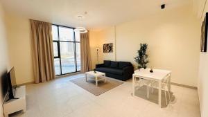 Posezení v ubytování Sunday Sheikh Zayed Road Concord Tower 1 BR by Belvilla