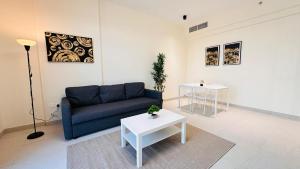 Posezení v ubytování Sunday Sheikh Zayed Road Concord Tower 1 BR by Belvilla