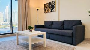 Posezení v ubytování Sunday Sheikh Zayed Road Concord Tower 1 BR by Belvilla