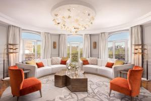 A seating area at The Palace, a Luxury Collection Hotel, Madrid