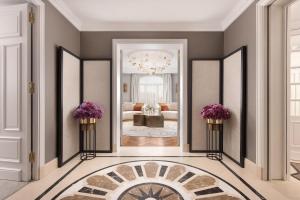 A seating area at The Palace, a Luxury Collection Hotel, Madrid