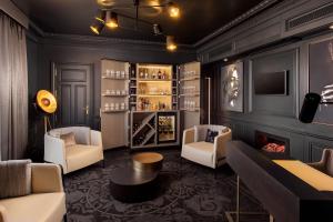 A seating area at The Palace, a Luxury Collection Hotel, Madrid