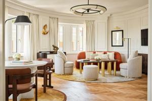 A seating area at The Palace, a Luxury Collection Hotel, Madrid