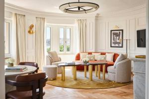 A seating area at The Palace, a Luxury Collection Hotel, Madrid