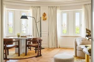 A seating area at The Palace, a Luxury Collection Hotel, Madrid