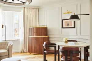 A seating area at The Palace, a Luxury Collection Hotel, Madrid