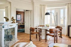 A seating area at The Palace, a Luxury Collection Hotel, Madrid