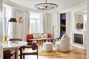 A seating area at The Palace, a Luxury Collection Hotel, Madrid
