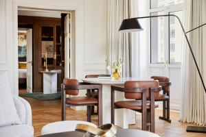 A seating area at The Palace, a Luxury Collection Hotel, Madrid