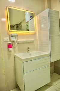 Een badkamer bij Triple garden view hotel