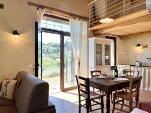 Χώρος καθιστικού στο Nuovissimo Loft panoramico con giardino a Montalcino