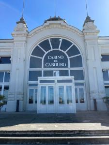 Fotografia z galérie ubytovania Pressoir de la mare SUPERHOTE 12 minutes de Cabourg v destinácii Goustranville
