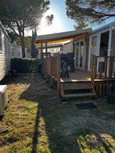 Mobil-home Camping -La Marine - 4 Étoiles - Grau du Roi - B038外面的花园