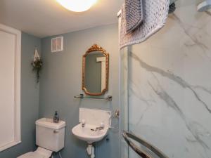 Ένα μπάνιο στο Star Inn Apartment +19 φωτογραφίες