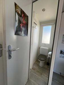 Mobil-home Camping -La Marine - 4 Étoiles - Grau du Roi - B038的一间浴室