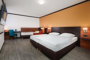 Postel nebo postele na pokoji v ubytování Trans World Hotel Donauwelle + 37 fotografií