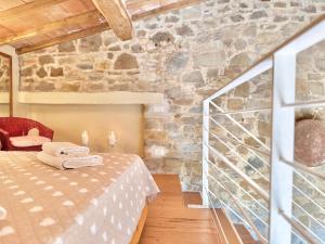 Ένα ή περισσότερα κρεβάτια σε δωμάτιο στο Nuovissimo Loft panoramico con giardino a Montalcino