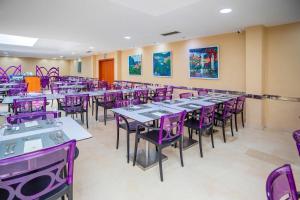 Restaurace v ubytování Hotel Servigroup Pueblo Benidorm + 10 fotografií