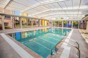 Bazén v ubytování Hotel Servigroup Pueblo Benidorm nebo v jeho okolí