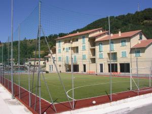 a tennis court in front of a building at Lieta Sosta in Colfiorito