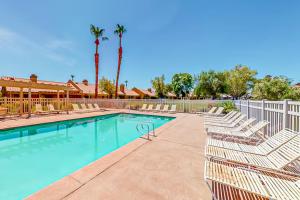 Swimmingpoolen hos eller tæt på Palm Paradise