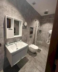 Vannituba majutusasutuses Palette Luxury MAS Hotel