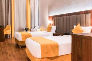 Voodi või voodid majutusasutuse Palette Luxury MAS Hotel toas