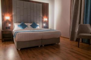 Voodi või voodid majutusasutuse Palette Luxury MAS Hotel toas