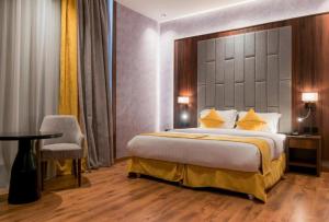 Voodi või voodid majutusasutuse Palette Luxury MAS Hotel toas