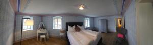 a bedroom with a bed and a desk in it at DAS Donauhaus in Emmersdorf an der Donau