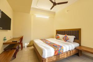 Postel nebo postele na pokoji v ubytování FabHotel GT Galaxy Park - Nr Express Avenue Mall, Royapettah + 21 fotografií