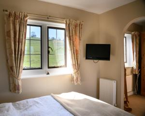 TV a/nebo společenská místnost v ubytování Pardon Hill Farm B&B