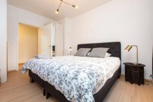 Voodi või voodid majutusasutuse KAYA Zurich Apartment RUBY - Downtown Deluxe 2BR Apt toas