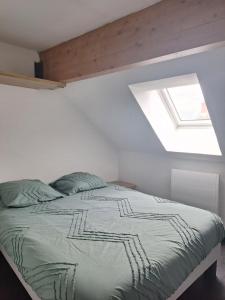 Postel nebo postele na pokoji v ubytování Chez Eric - L'Atypique + 26 fotografií