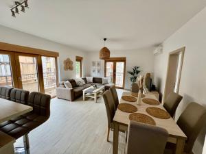 Imagen de la galería de Salt & Stone Apartment, en Sveti Stefan